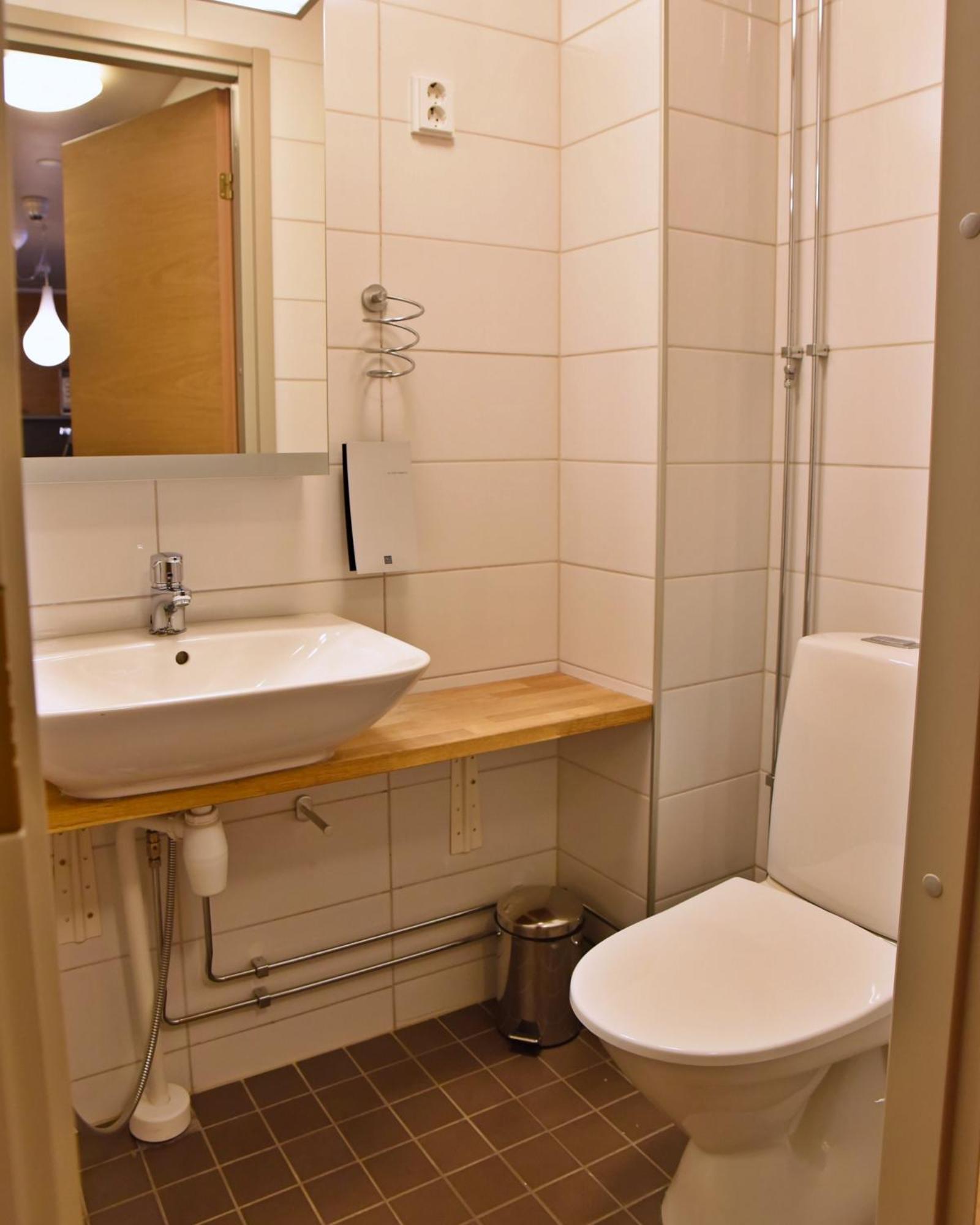 Levi Suites Levin Klubi Bilik gambar