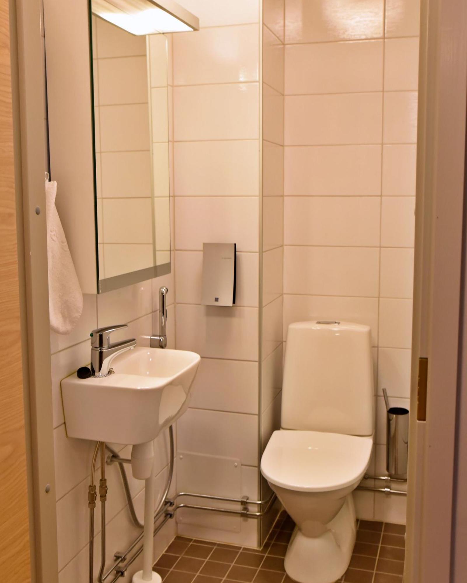 Levi Suites Levin Klubi Bilik gambar