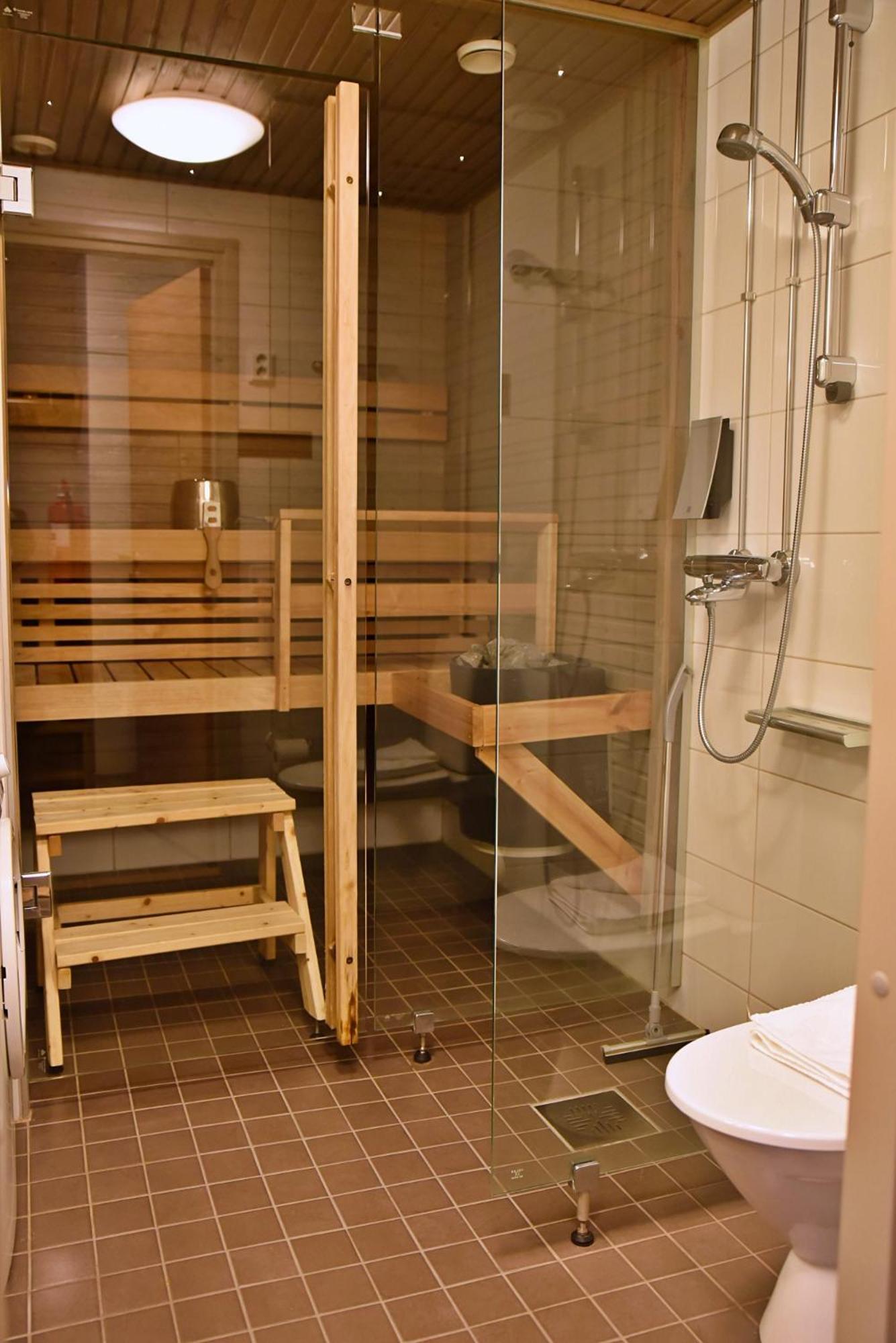Levi Suites Levin Klubi Bilik gambar