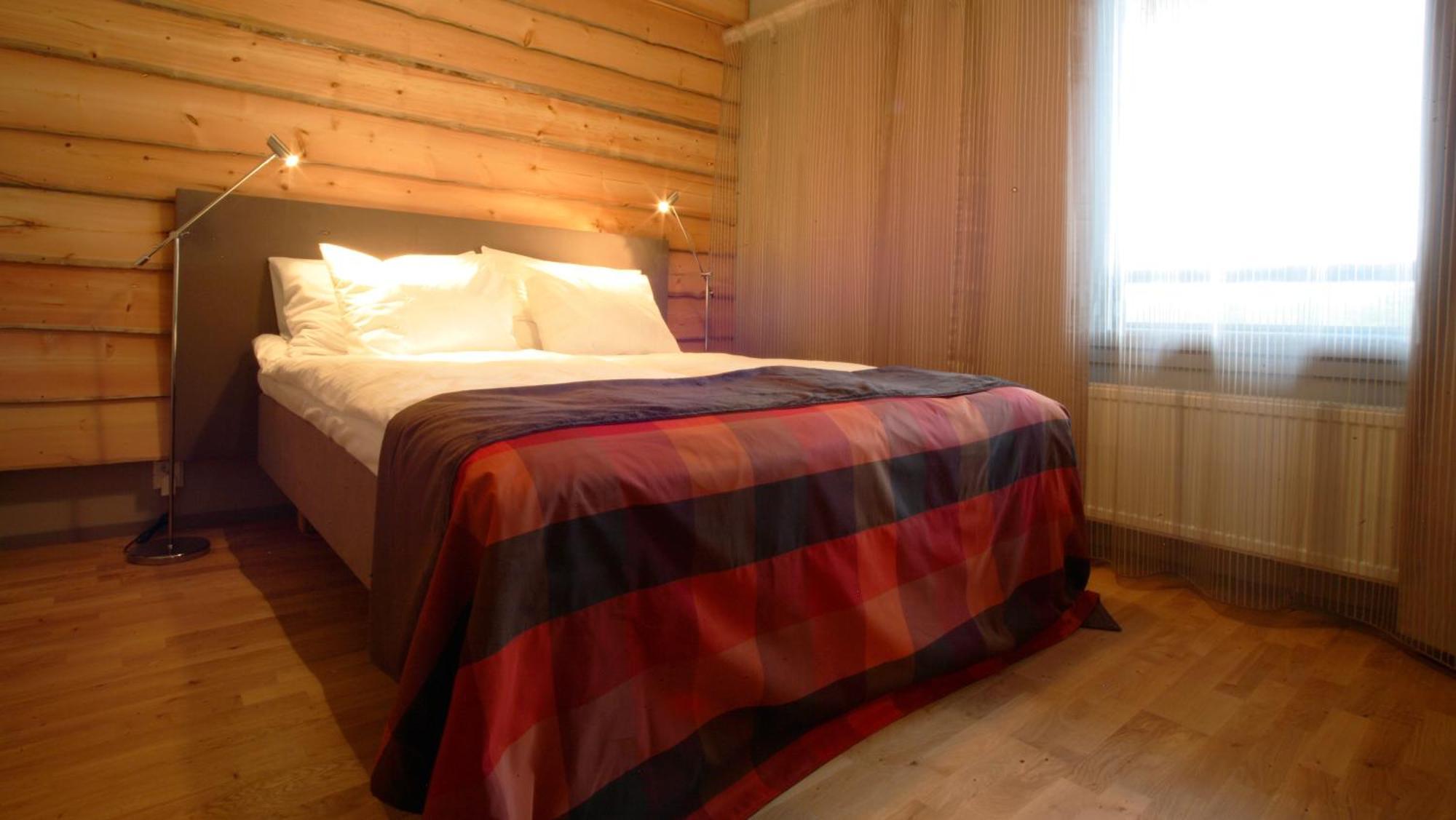 Levi Suites Levin Klubi Bilik gambar