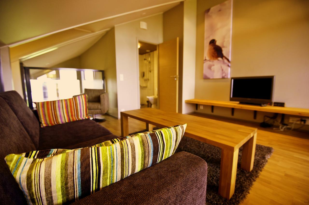 Levi Suites Levin Klubi Bilik gambar
